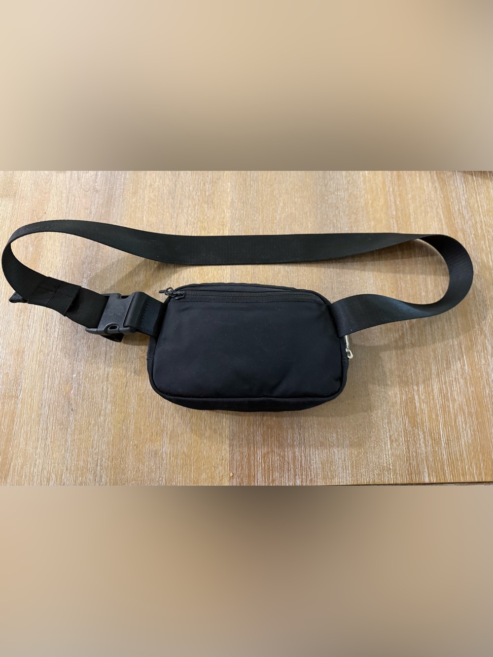 Lululemon Everywhere Belt Bag in Black 1L - Picture 2 of 5